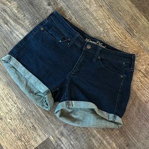 Universal thread shorts 🩳